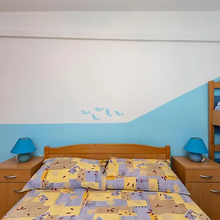 Appartement 1 Bedroom Awesome In Ražanac
