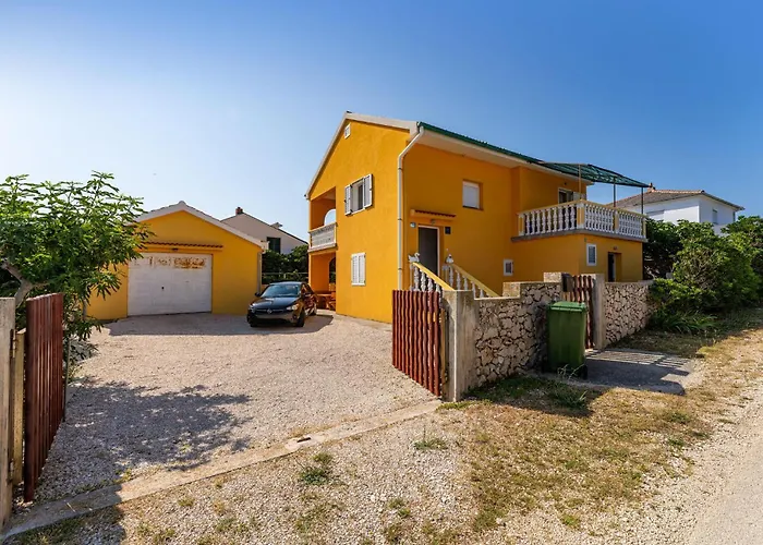 아파트 Cozy In With Wifi Ražanac